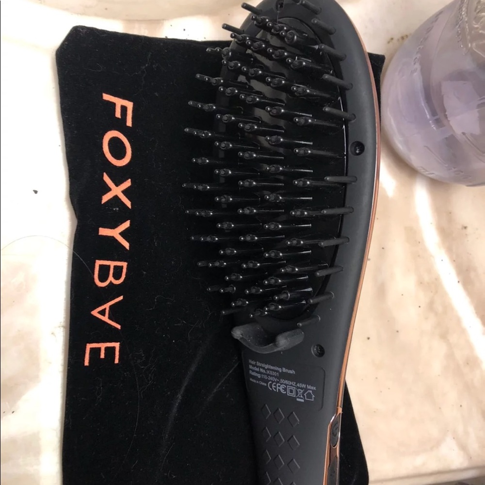 FoxyBae hair brush straightener